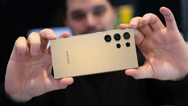 立体感十足的PG游戏屏幕界面!三星Galaxy S24系列真机图大公开